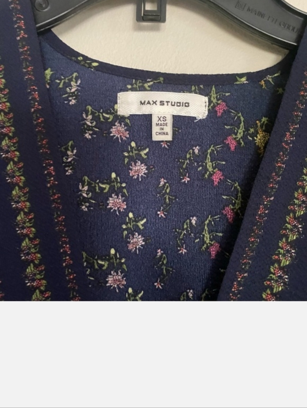 Max Studio Women's Empire Waist V-Neck Dress in Navy Floral — XS - Picture 5 of 7